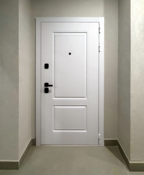 С белой панелью С белой панелью