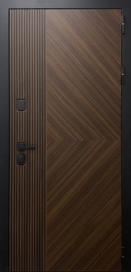 Входная дверь с коричневыми панелями MDF Входная дверь с коричневыми панелями MDF