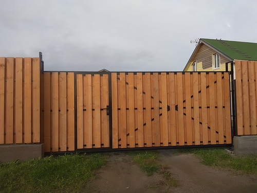 Ворота с откатным механизмом