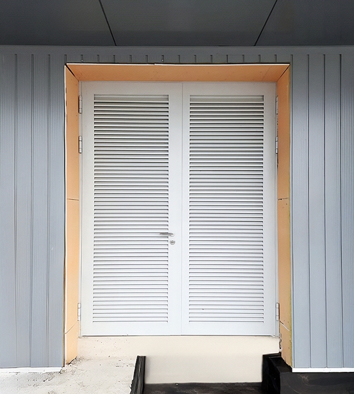 Двустворчатая жалюзийная дверь Двустворчатая жалюзийная дверь